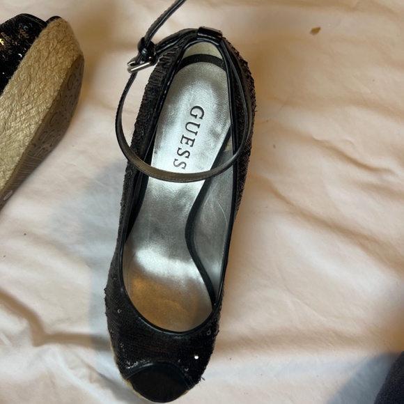 Guess woman’s size 8 sequin wedge - Picture 3 of 6